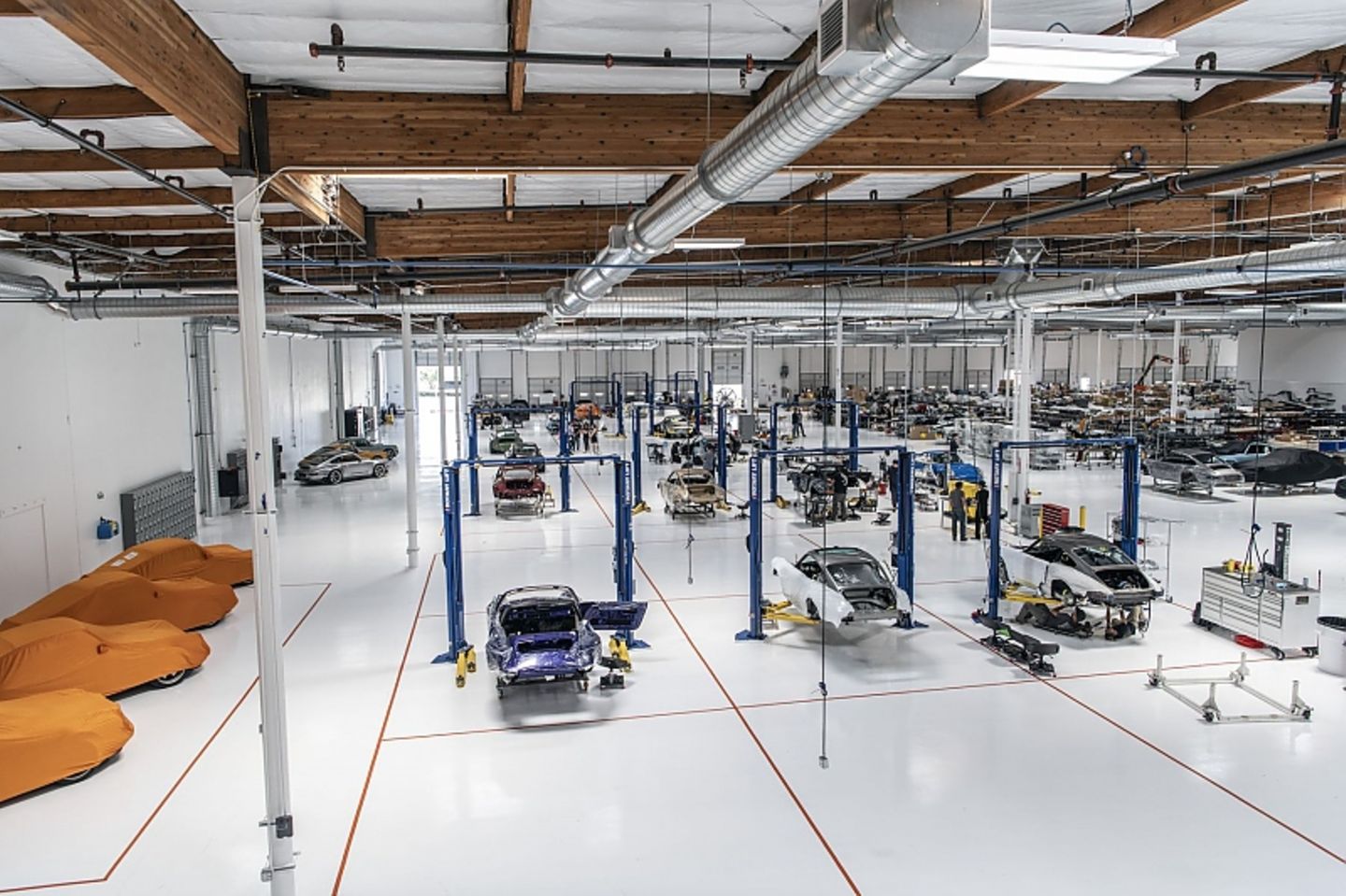 Singer Vehicle Design hat unlängst eine Manufaktur in Torrance eröffnet
