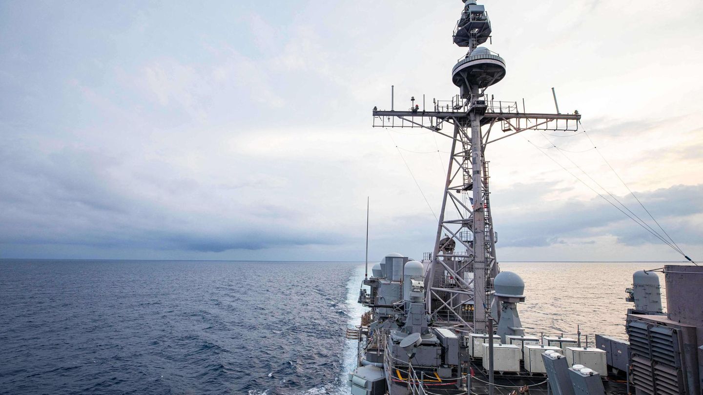 Ein von der US Navy veröffentlichtes Bild zeigt die USS Chancellorsville auf ihrem Weg durch die Straße von Taiwan