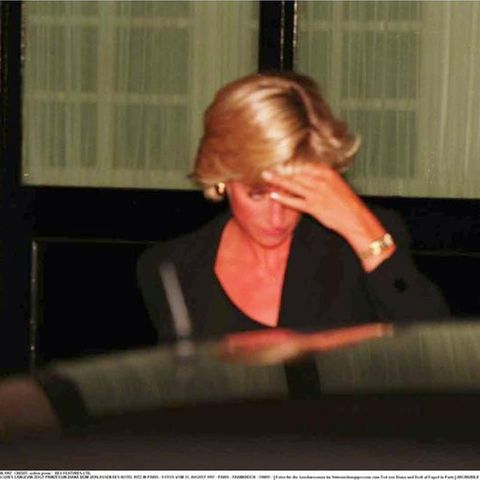 Diana verlässt kurz nach Mitternacht am 31. August 1997 das Hotel Ritz