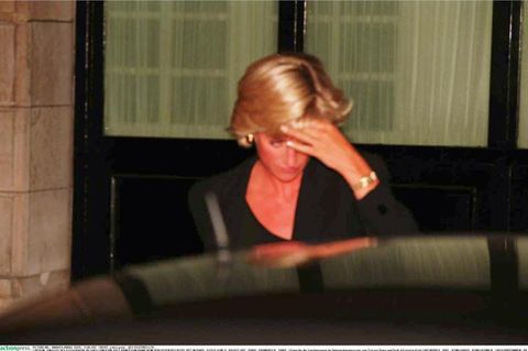 Diana verlässt kurz nach Mitternacht am 31. August 1997 das Hotel Ritz