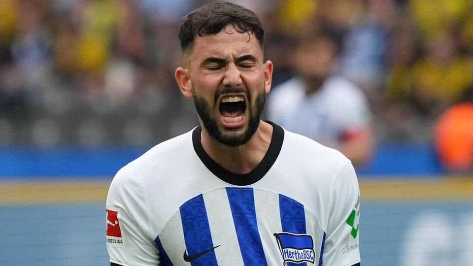 Marco Richter ärgert sich, dass sein Schuss nur an die Latte statt ins Tor ging