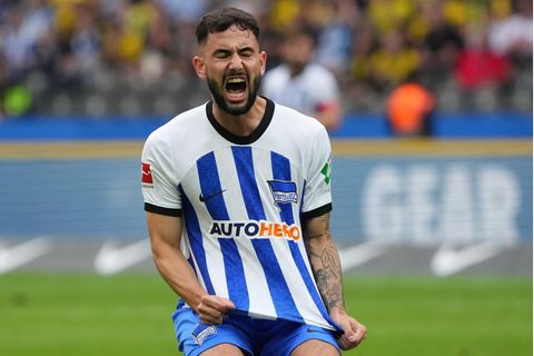 Marco Richter ärgert sich, dass sein Schuss nur an die Latte statt ins Tor ging