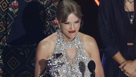 Sängerin Taylor Swift im Glitzer-Kleider