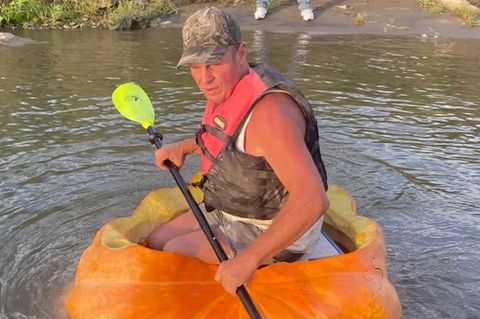 Nebraska: "Ich würde es nicht nochmal machen": 38-Jähriger durchquert Missouri River – in einem Kürbis