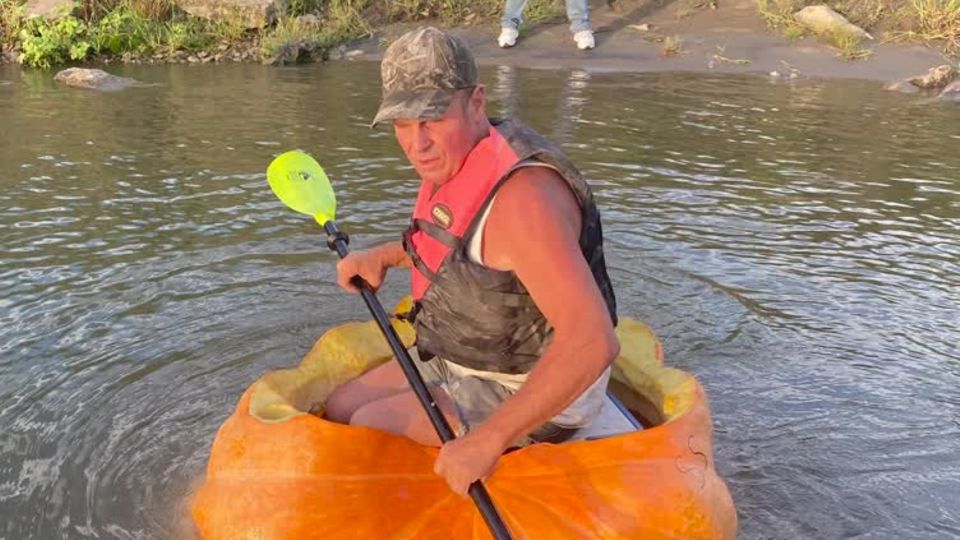 Nebraska: "Ich würde es nicht nochmal machen": 38-Jähriger durchquert Missouri River – in einem Kürbis