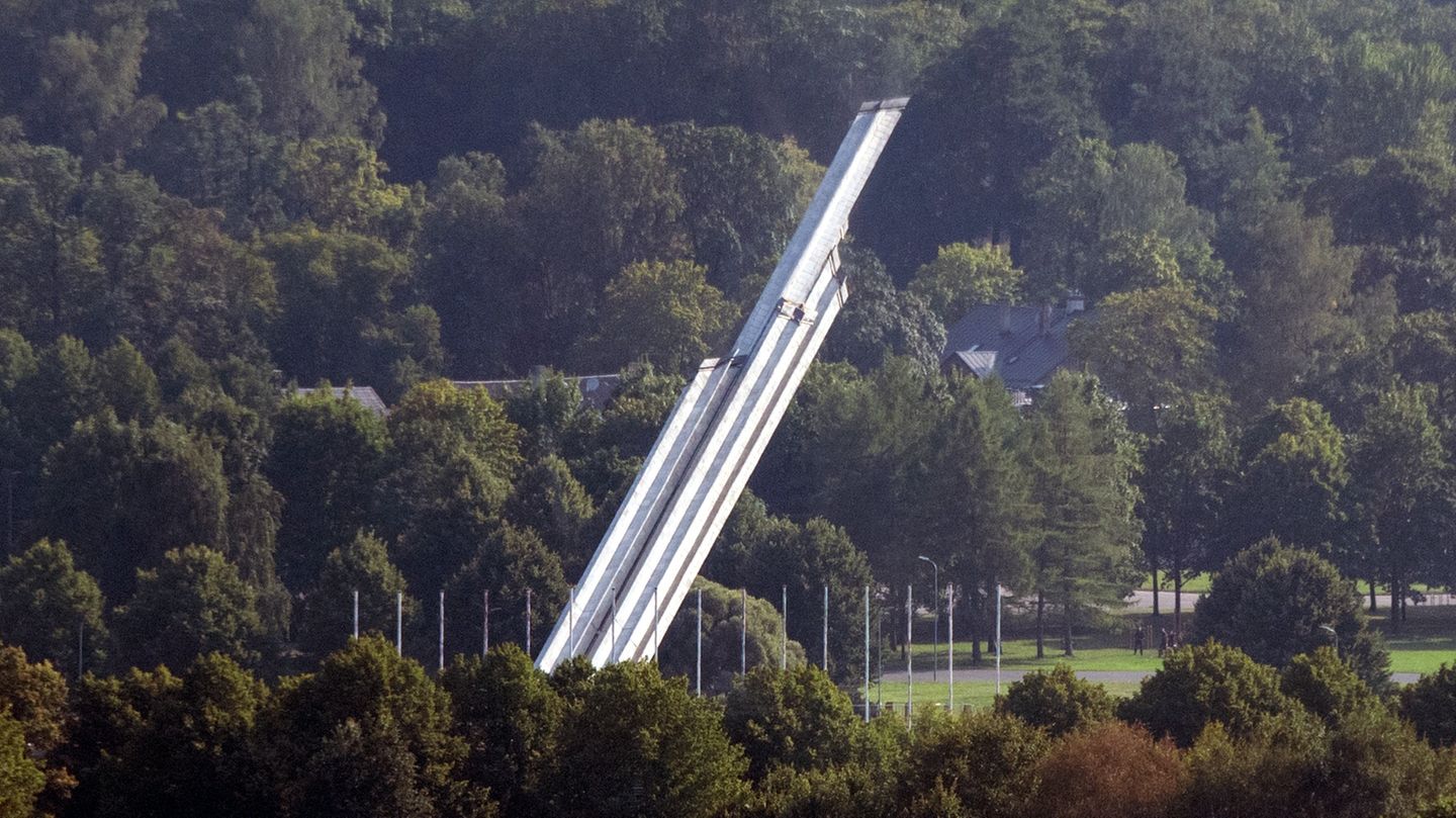 Overthrow: Riga razes Soviet victory monument to the ground