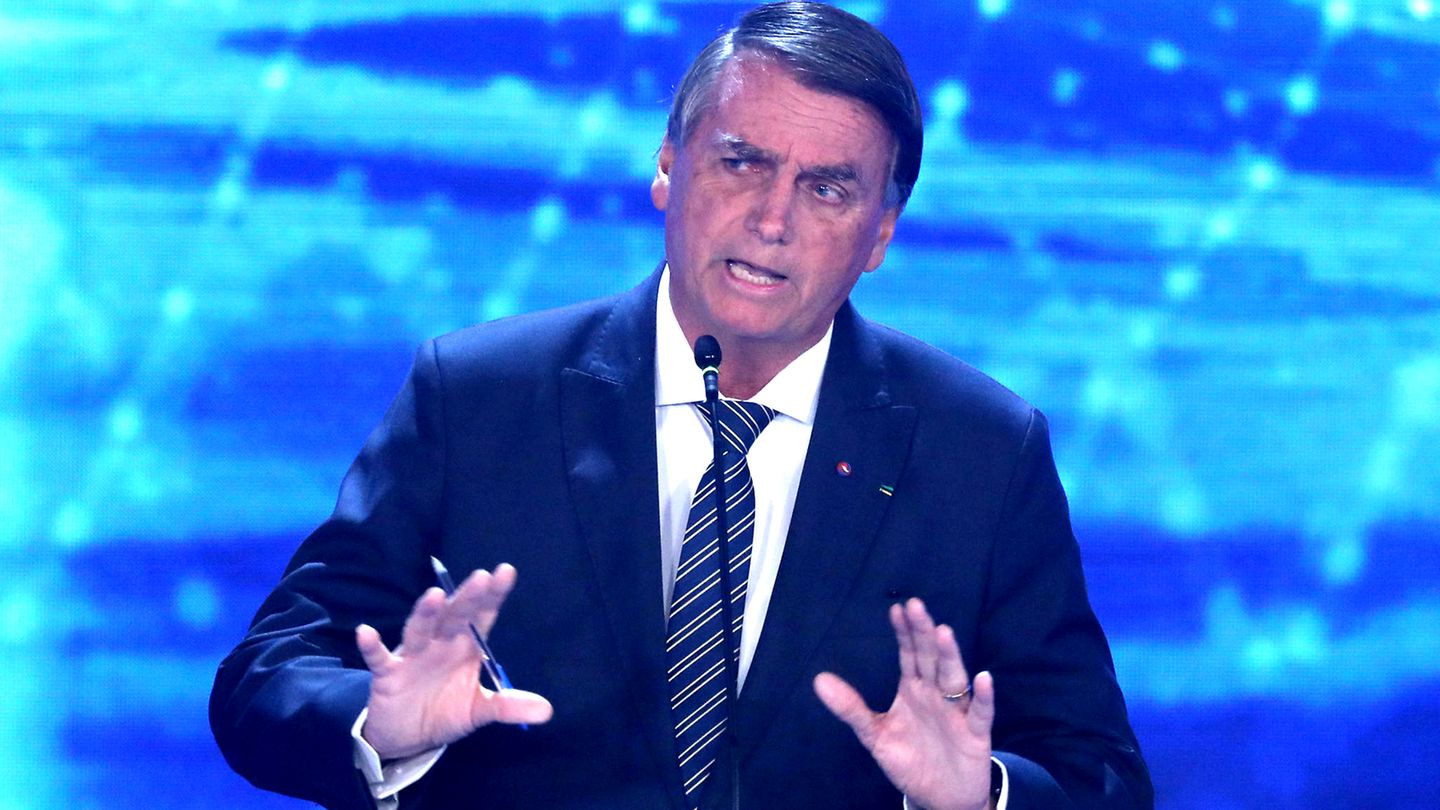TV duel Bolsonaro vs. Lula: insults and a scandal