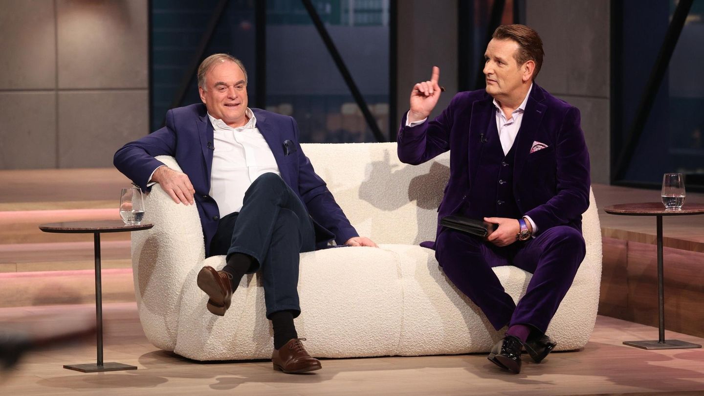 Löwen-Fusion: Die Investoren Georg Kofler (links) und Ralf Dümmel machen fortan gemeinsame Sache, das Sofa soll aber schnell wieder aus der Show verschwinden