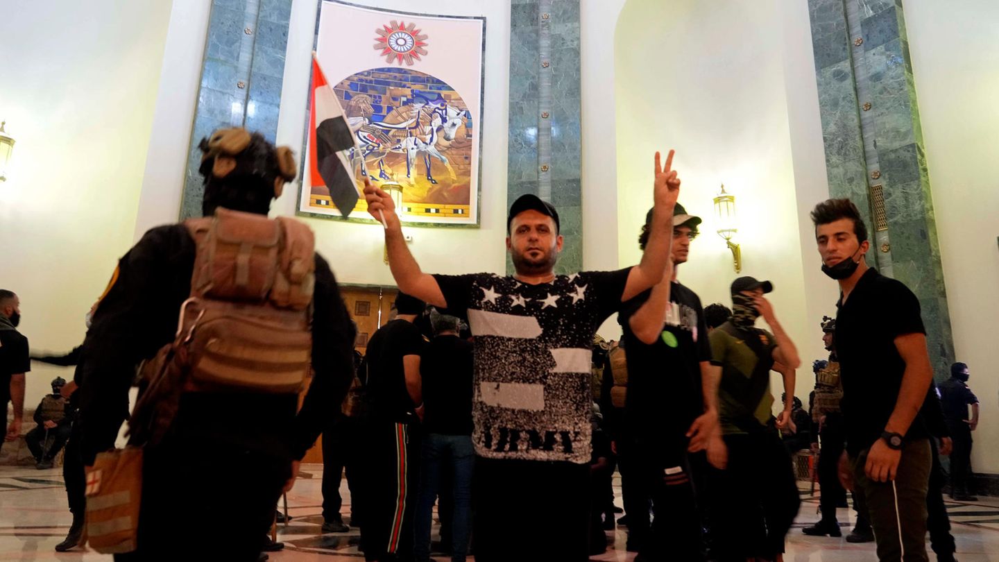 Iraq: Supporters of Shiite leader al-Sadr break into government palace in Baghdad Iraq: Supporters of Shiite leader al-Sadr break into government palace in Baghdad