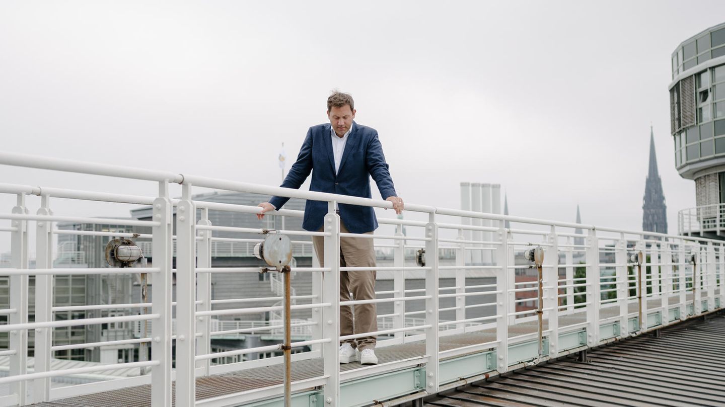 Lars Klingbeil nach dem stern-Gespräch auf dem Dach des Verlagsgebäudes in Hamburg Lars Klingbeil nach dem stern-Gespräch auf dem Dach des Verlagsgebäudes in Hamburg