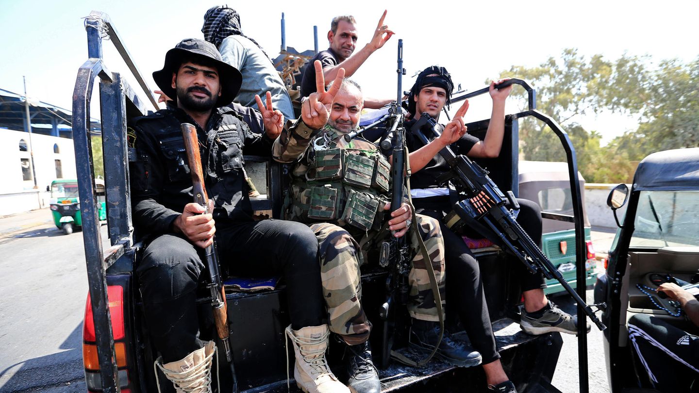 Al Sadr Kämpfer in der irakischen Hauptstadt Bagdad