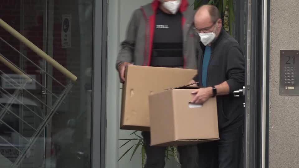 Video: Razzia in Chemiefirma wegen Russland-Geschäften Video: Razzia in Chemiefirma wegen Russland-Geschäften