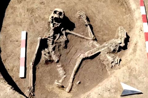 6500 Jahre alter Sensationsfund: Archäologen entdecken Skelett mit 180 Goldringen