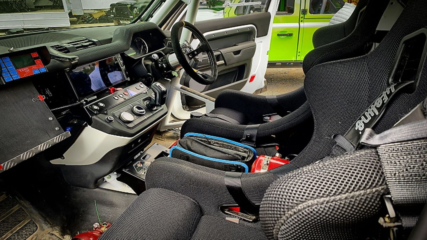 Land Rover Bowler Defender