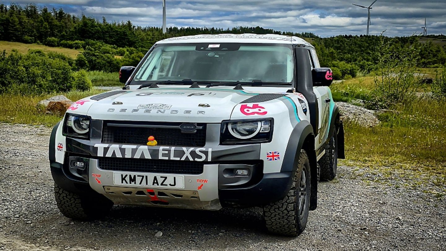 Land Rover Bowler Defender