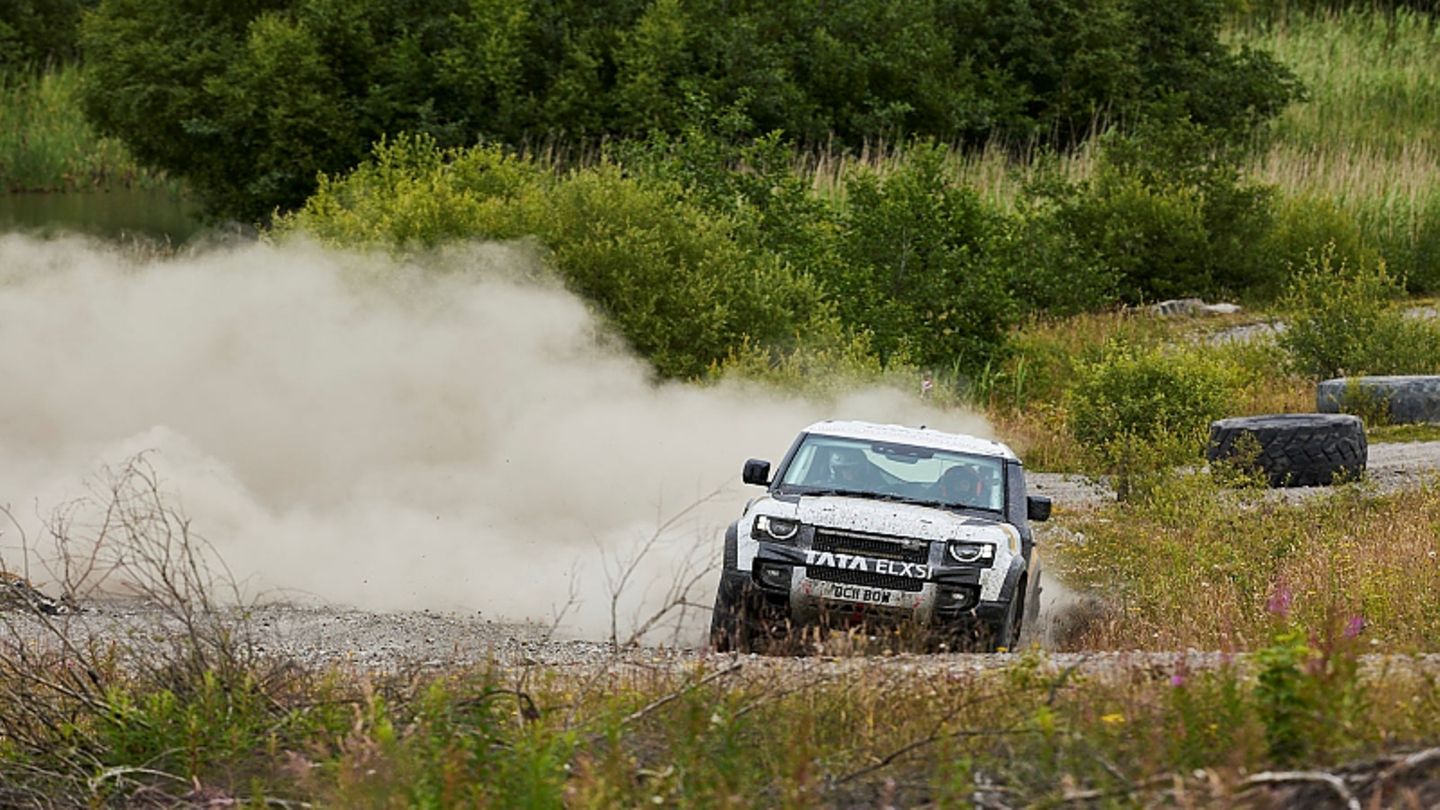 Land Rover Bowler Defender