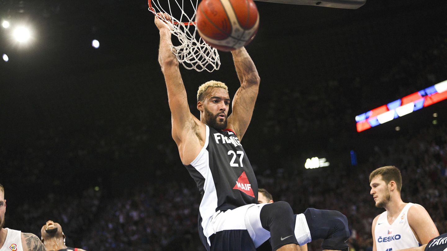 Rudy Gobert (Frankreich) Der 2,16-Meter-Riese hat nicht ganz das Kaliber von Jokić, Antetokounmpo und Dončić, gehört aber vor allem defensiv zu den Top-Spielern der NBA. Gobert war schon vor der EM das große Thema. Sein Blockbuster-Trade von den Utah Jazz zu den Minnesota Timberwolves wurde viel diskutiert.
