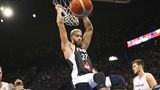 Der 2,16-Meter-Riese hat nicht ganz das Kaliber von Jokić, Antetokounmpo und Dončić, gehört aber vor allem defensiv zu den Top-Spielern der NBA. Gobert war schon vor der EM das große Thema. Sein Blockbuster-Trade von den Utah Jazz zu den Minnesota Timberwolves wurde viel diskutiert.