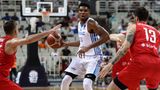 Kaum ein Spieler in der Geschichte des Basketballs hat Physis und Athletik je so gut kombiniert wie Giannis Antetokounmpo. Der "Greek Freak" war in den beiden Jahren vor Jokic zwei Mal wertvollster Spieler (MVP) der NBA und führte die Milwaukee Bucks, bei denen auch sein älterer Bruder Thanasis spielt, 2021 zum Meistertitel.