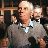 Auf diesem Foto tritt der sowjetische Präsident Michail Gorbatschow vor Reporter