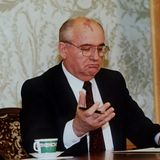 Am 25.12.1991 gibt er in einer Fernsehansprache seinen Rücktritt als Präsident bekannt