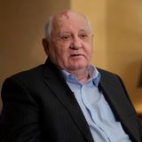 Der ehemalige sowjetische Präsident Michail Gorbatschow während eines Interviews in der Zentrale seiner Stiftung