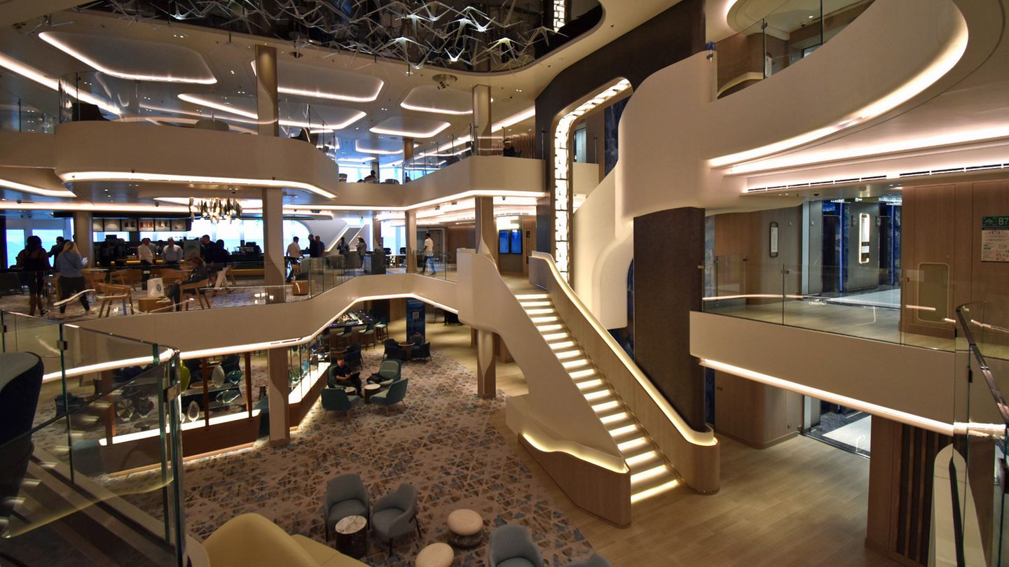 Penrose Atrium Norwegian Prima