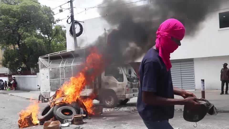 Video: Haiti: Demonstranten fordern Rücktritt von Premier Video: Haiti: Demonstranten fordern Rücktritt von Premier
