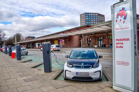 Parkplatz für Teilzeit-Autos: Carsharing-Ladestationen in Hamburg-Barmbek