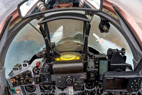 Video aus einem MiG-29-Kampfjet: Ukrainische Luftwaffe zeigt Raketenabschüsse aus Piloten-Perspektive