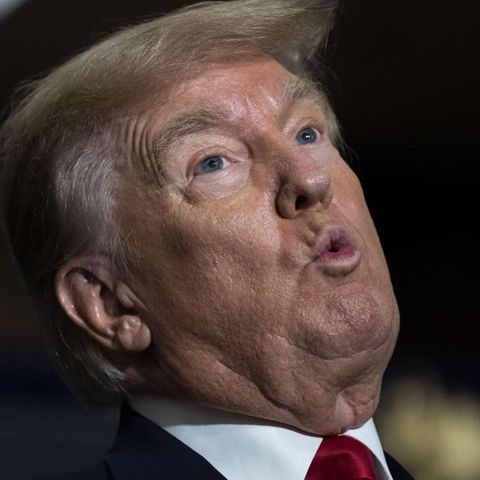 Donald Trump mit gespitztem Mund