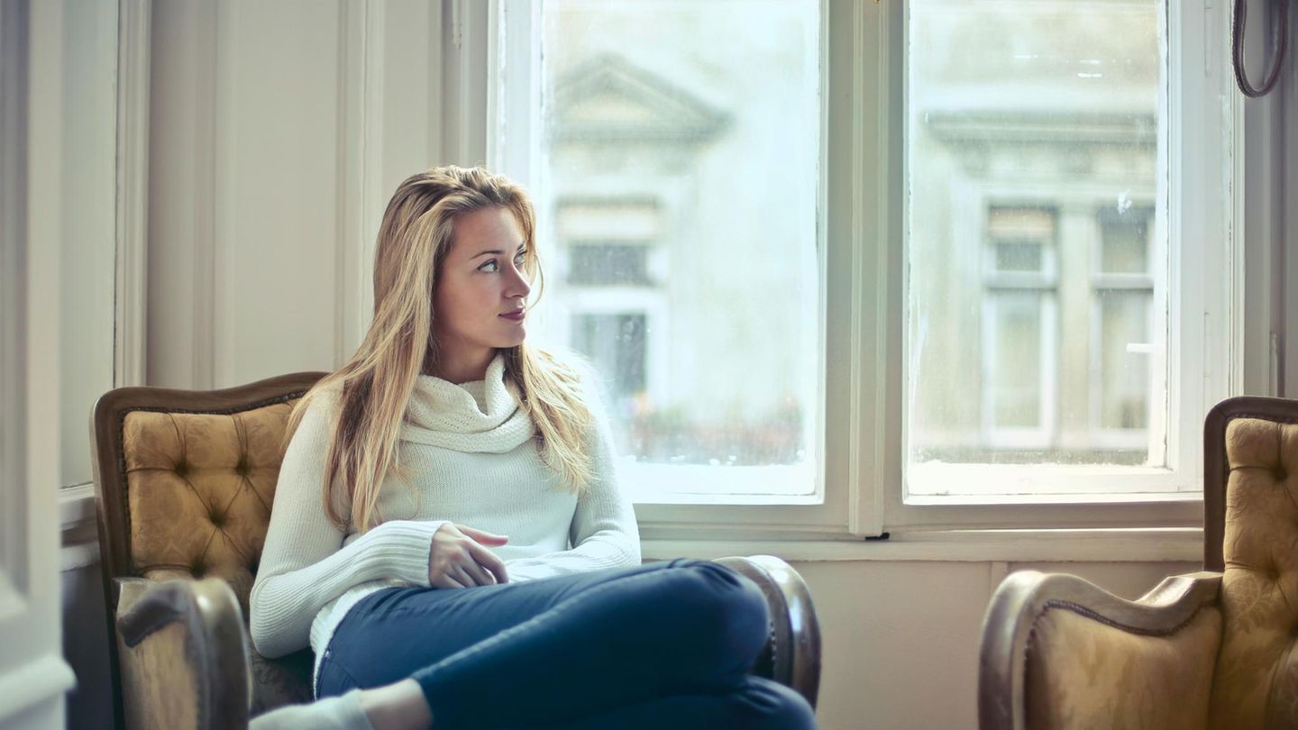 Reflektieren Sie sich selbst.   Achtsamkeit ist nicht nur im Umgang mit anderen Menschen gefragt, sondern auch im Bezug auf uns selbst. Hinterfragen Sie sich also regelmäßig selbst, um Ihre Bedürfnisse, Wünsche, Stärken und Schwächen kennenzulernen. Nur so können Sie auch bewusst mit sich selbst umgehen und das auch von anderen erwarten.