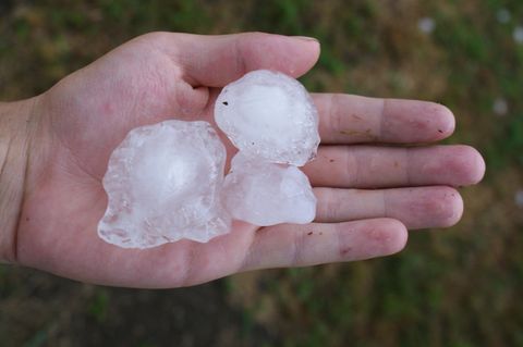 Hagelkörner als Symbolfoto für Unwetter in Spanien