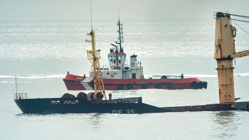 Fracht-Schiff rammt Flüssigtanker vor Gibraltar – und droht komplett zu sinken Fracht-Schiff rammt Flüssigtanker vor Gibraltar – und droht komplett zu sinken