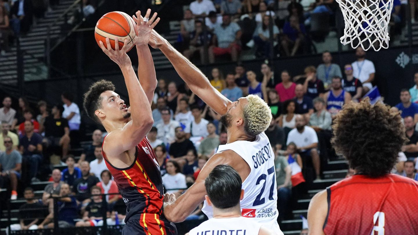 EuroBasket 2022: Während in der Vergangenheit Spieler wie Tony Parker für Frankreichs Offensive standen, ist das Spiel des deutschen Auftaktgegners nun um den defensiven Anker Gobert aufgebaut. Drei Mal wurde der 30 Jahre alte Center in der NBA zum besten Verteidigungsspieler der Liga gekürt. Wer Frankreich schlagen will, muss erst an Gobert vorbei. Während in der Vergangenheit Spieler wie Tony Parker für Frankreichs Offensive standen, ist das Spiel des deutschen Auftaktgegners nun um den defensiven Anker Gobert aufgebaut. Drei Mal wurde der 30 Jahre alte Center in der NBA zum besten Verteidigungsspieler der Liga gekürt. Wer Frankreich schlagen will, muss erst an Gobert vorbei.
