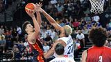 Während in der Vergangenheit Spieler wie Tony Parker für Frankreichs Offensive standen, ist das Spiel des deutschen Auftaktgegners nun um den defensiven Anker Gobert aufgebaut. Drei Mal wurde der 30 Jahre alte Center in der NBA zum besten Verteidigungsspieler der Liga gekürt. Wer Frankreich schlagen will, muss erst an Gobert vorbei.