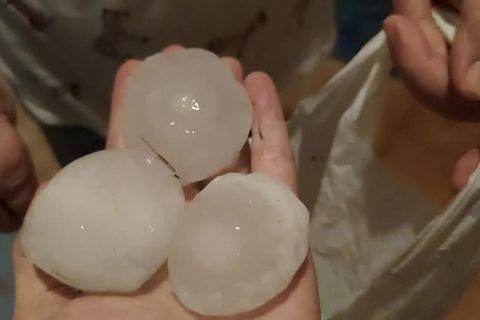 Schweres Unwetter: Faustgroße Hagelkörner prasseln in Katalonien nieder – Kleinkind erschlagen