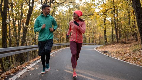 Im Herbst ist Laufbekleidung wichtig