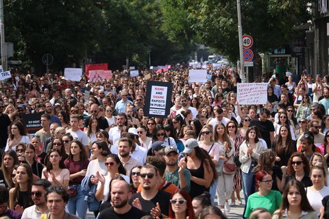 Hunderte Demonstranten haben sich in der Hauptstadt des Kosovos versammelt