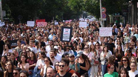 Hunderte Demonstranten haben sich in der Hauptstadt des Kosovos versammelt
