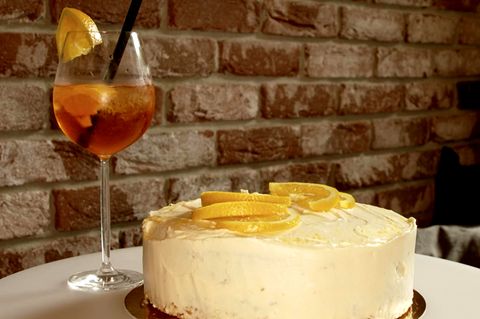 Leckeres Kuchenrezept für eine Aperol-Spritz-Torte