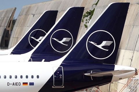 Leitwerke von Jets der Lufthansa
