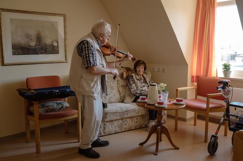 Valdemar spielt Geige