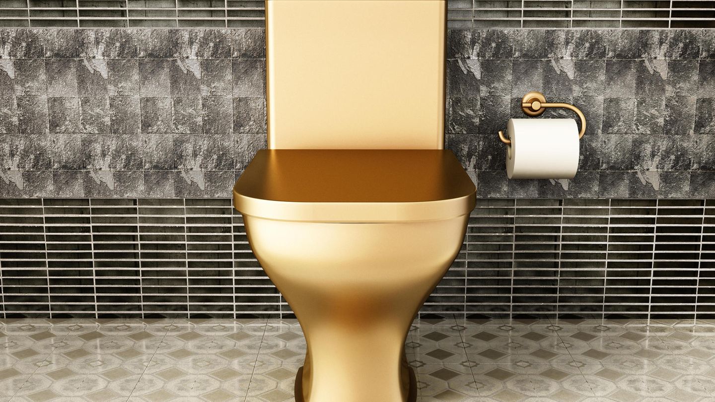 Goldene morderne Toilette