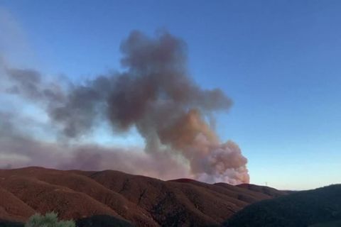 Video: Feuer hinterlässt Mondlandschaft in Kalifornien