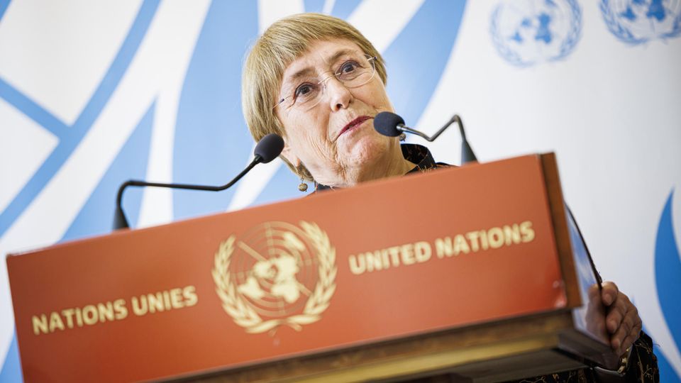 Michelle Bachelet, UN-Hochkommissarin für Menschenrechte, hat den Bericht über die Internierungslager in Xinjiang, China, vorgelegt