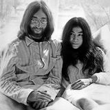 John Lennon und seine Frau Yoko Ono
