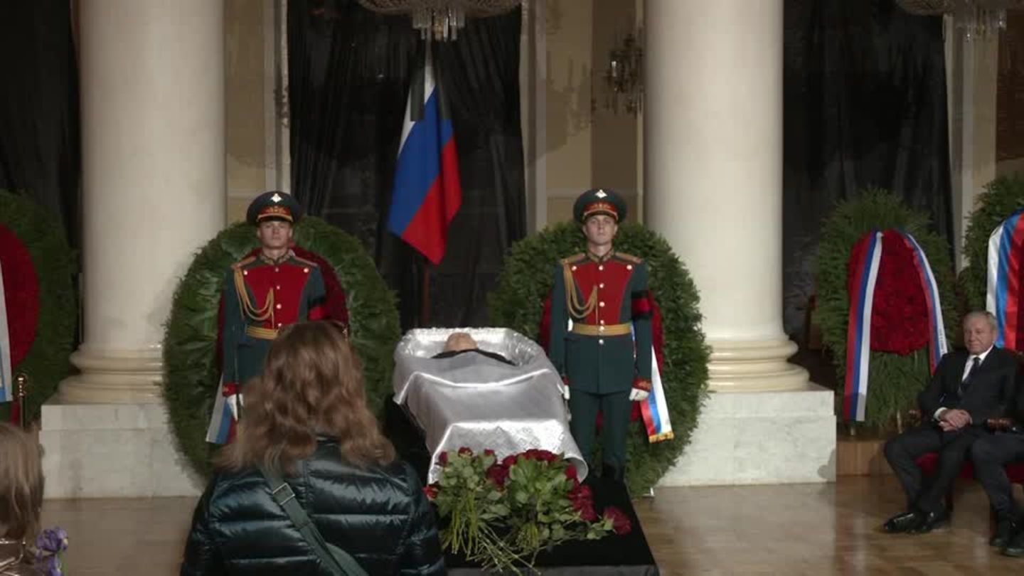 Mikhail Gorbachev: Hundreds say goodbye in Moscow Mikhail Gorbachev: Hundreds say goodbye in Moscow