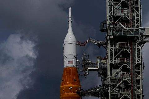 Die neue Mondrakete der Nasa steht auf Pad 39B vor der Artemis-1-Mission zur Umkreisung des Mondes im Kennedy Space Center