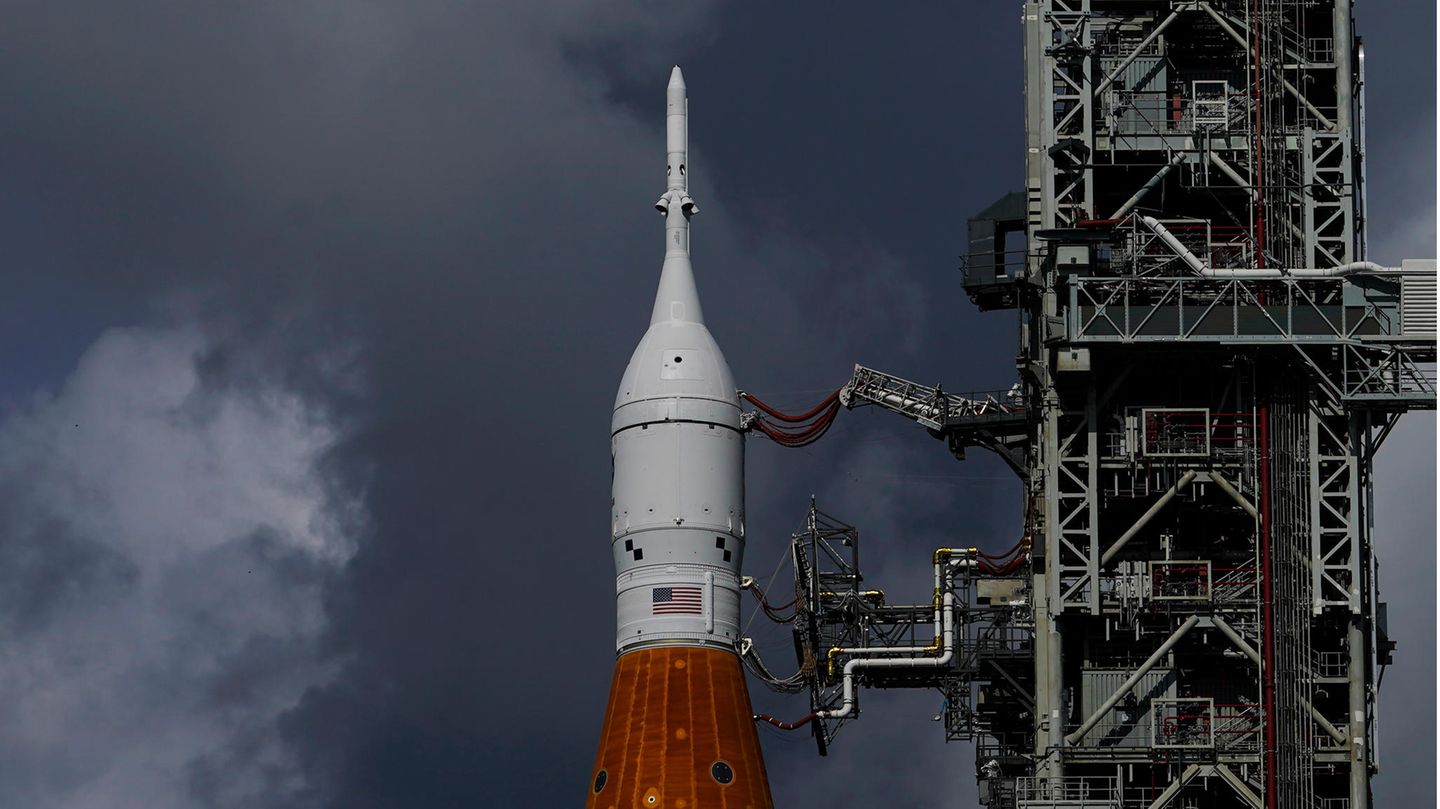 Die neue Mondrakete der Nasa steht auf Pad 39B vor der Artemis-1-Mission zur Umkreisung des Mondes im Kennedy Space Center